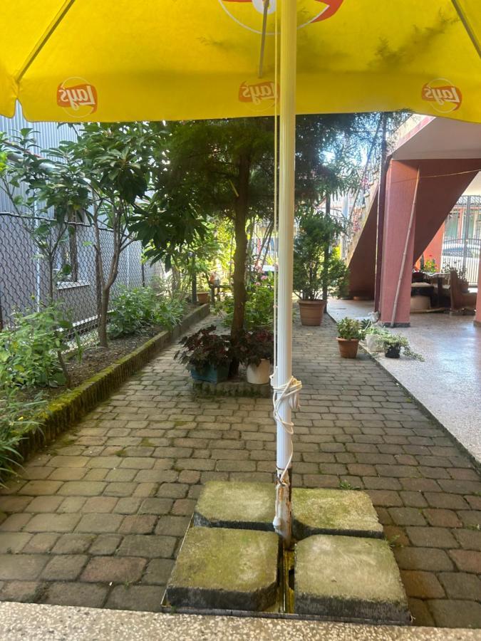 Guest House Chexovi 24 코불레티 외부 사진