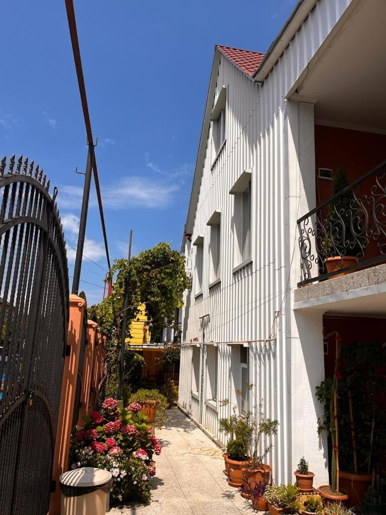Guest House Chexovi 24 코불레티 외부 사진