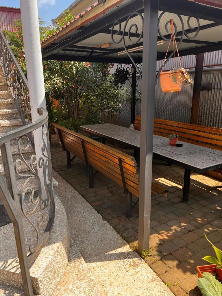 Guest House Chexovi 24 코불레티 외부 사진