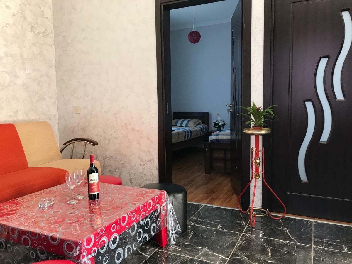 Guest House Chexovi 24 코불레티 외부 사진