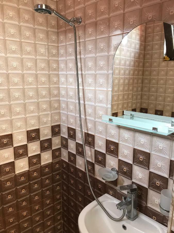 Guest House Chexovi 24 코불레티 외부 사진