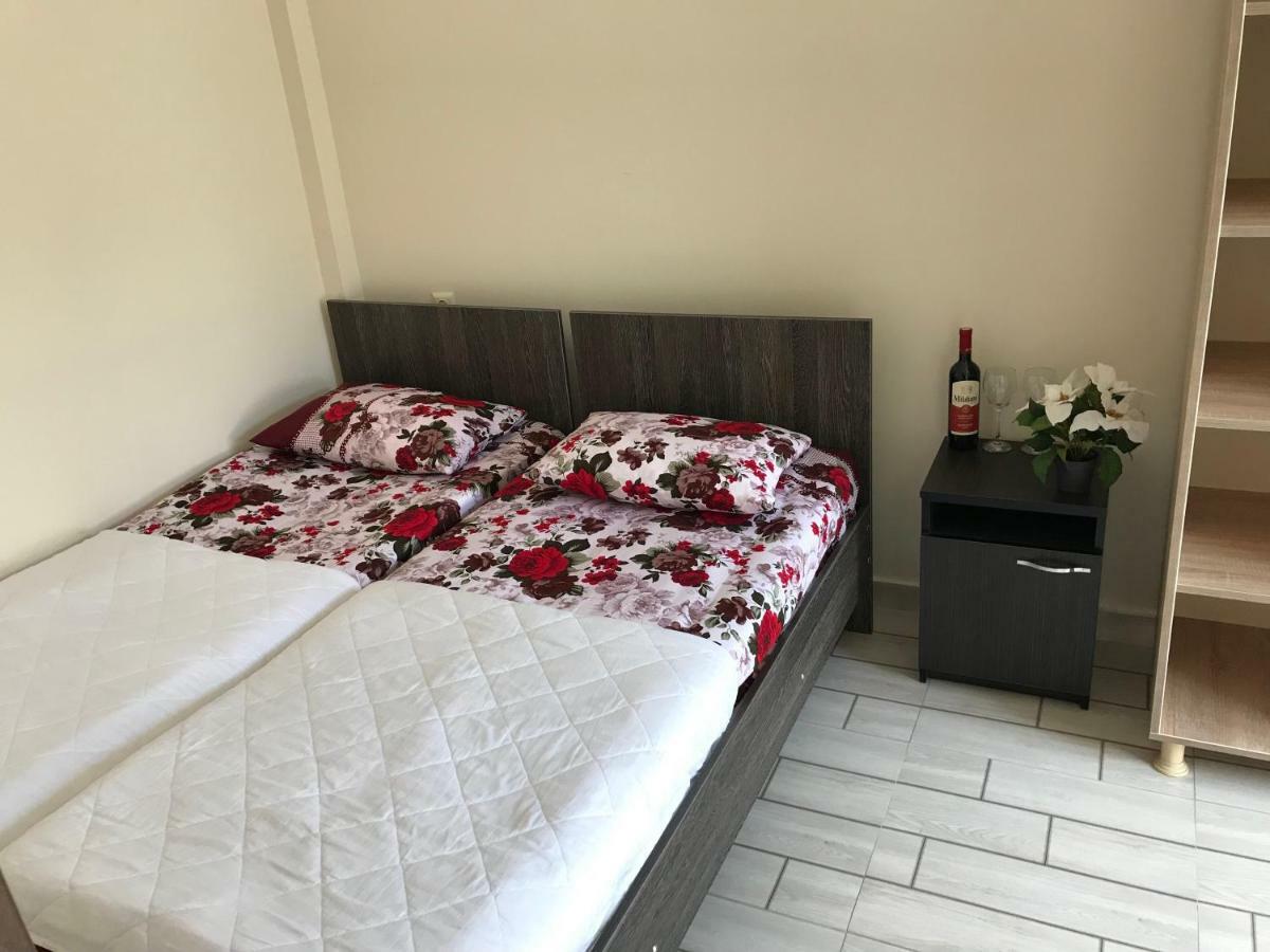 Guest House Chexovi 24 코불레티 외부 사진