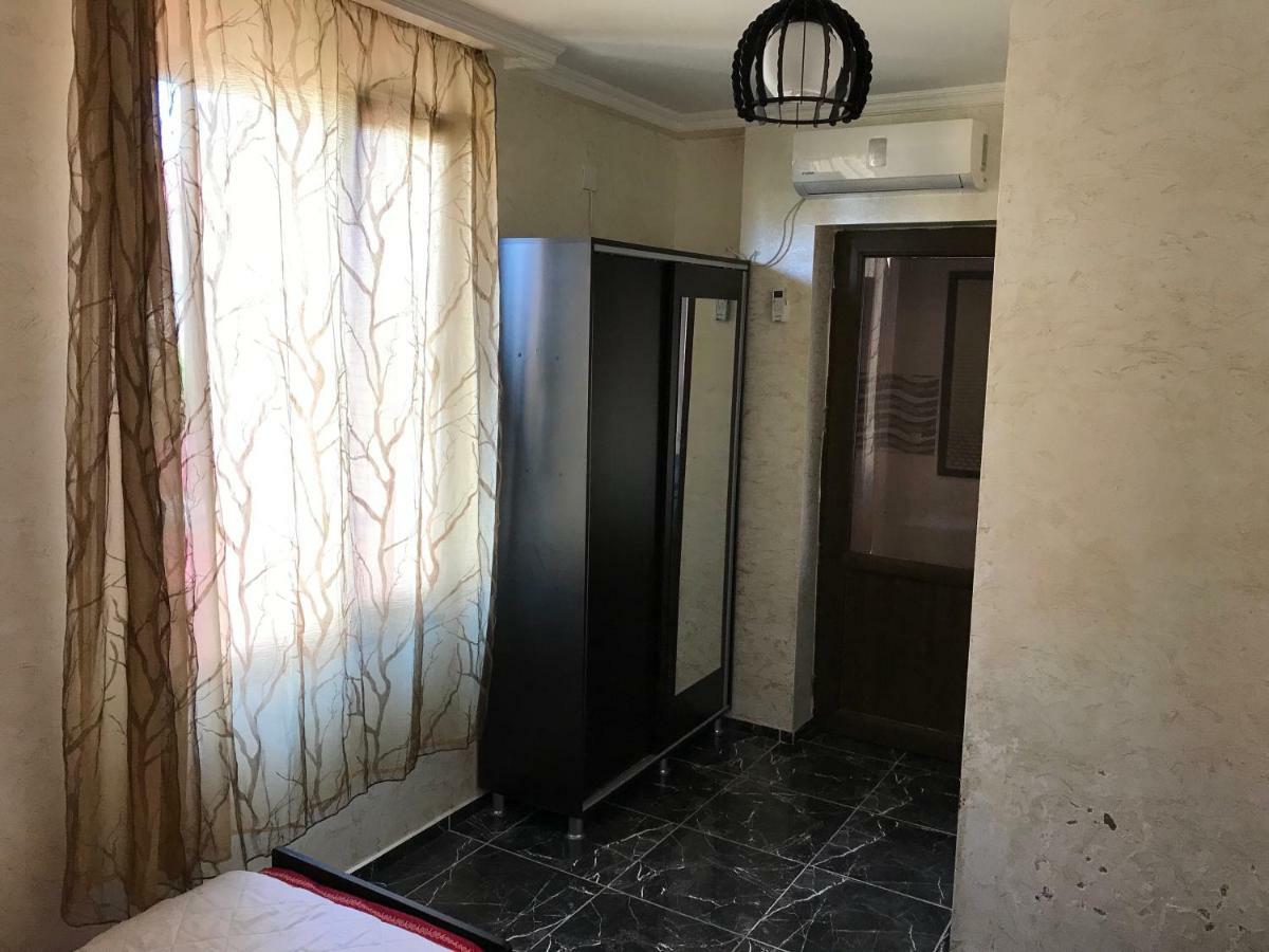 Guest House Chexovi 24 코불레티 외부 사진