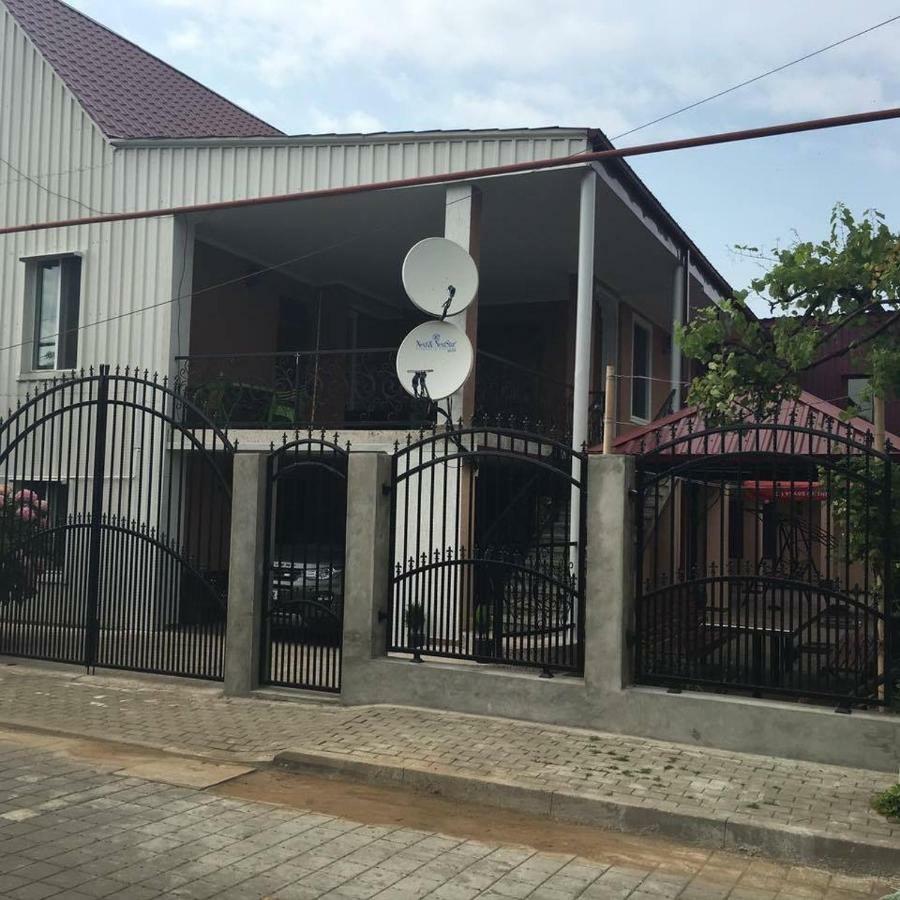 Guest House Chexovi 24 코불레티 외부 사진