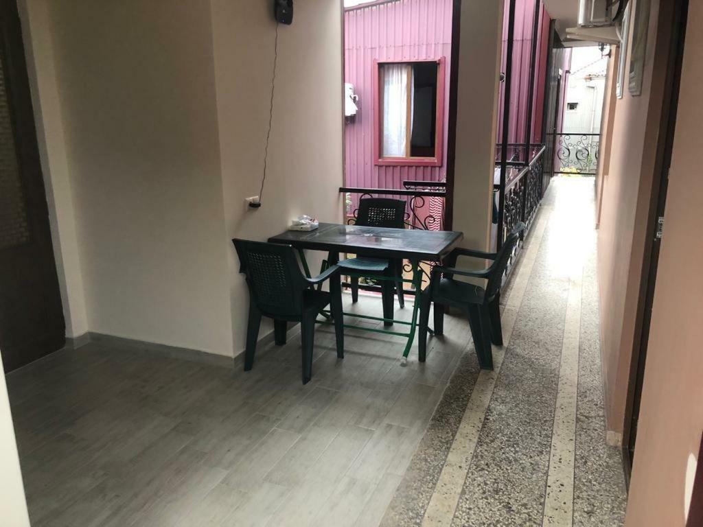 Guest House Chexovi 24 코불레티 외부 사진